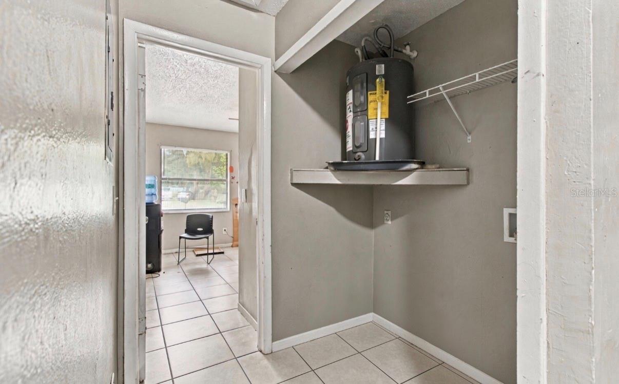 1504 E POINSETTIA AVE — photo 13