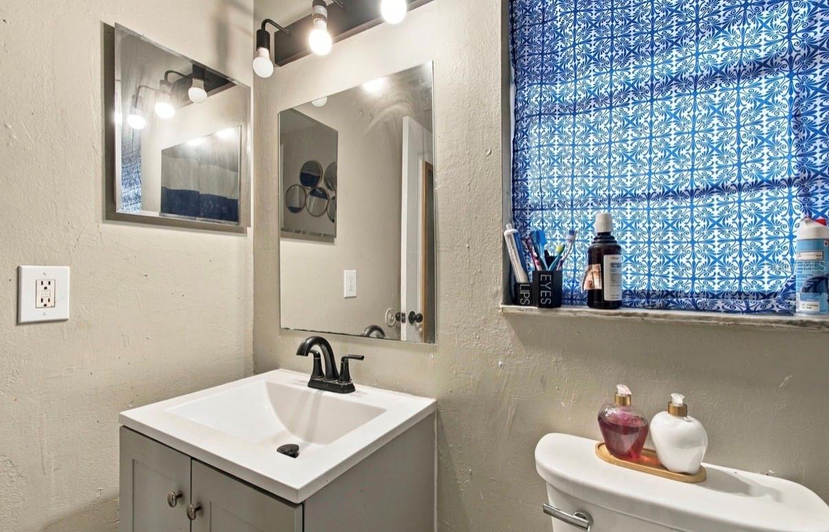 1504 E POINSETTIA AVE — photo 26