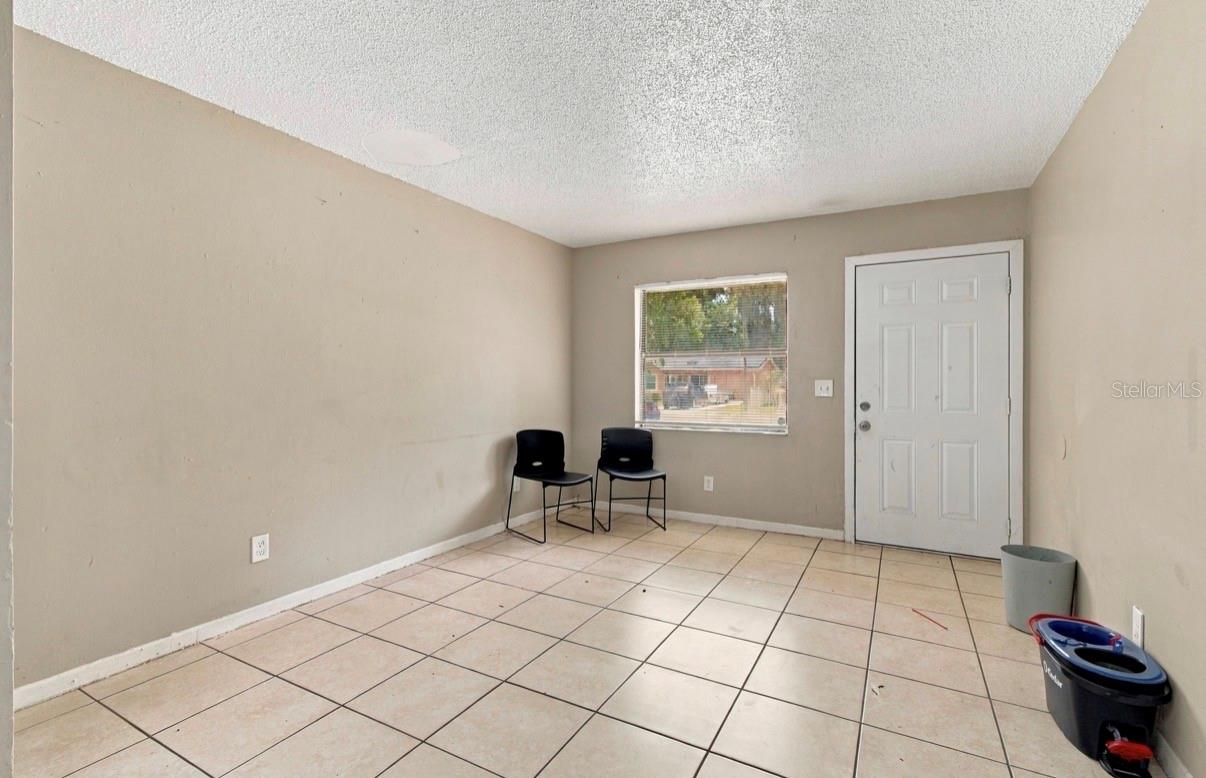 1504 E POINSETTIA AVE — photo 5