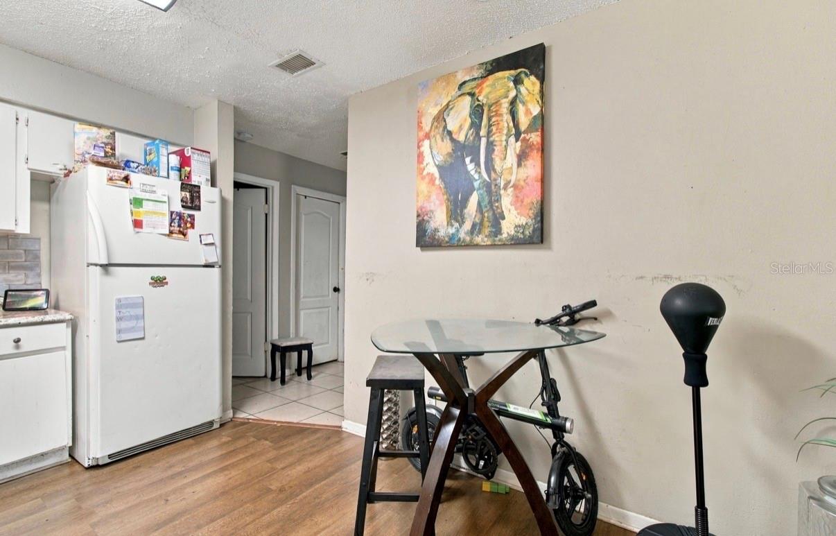 1504 E POINSETTIA AVE — photo 19