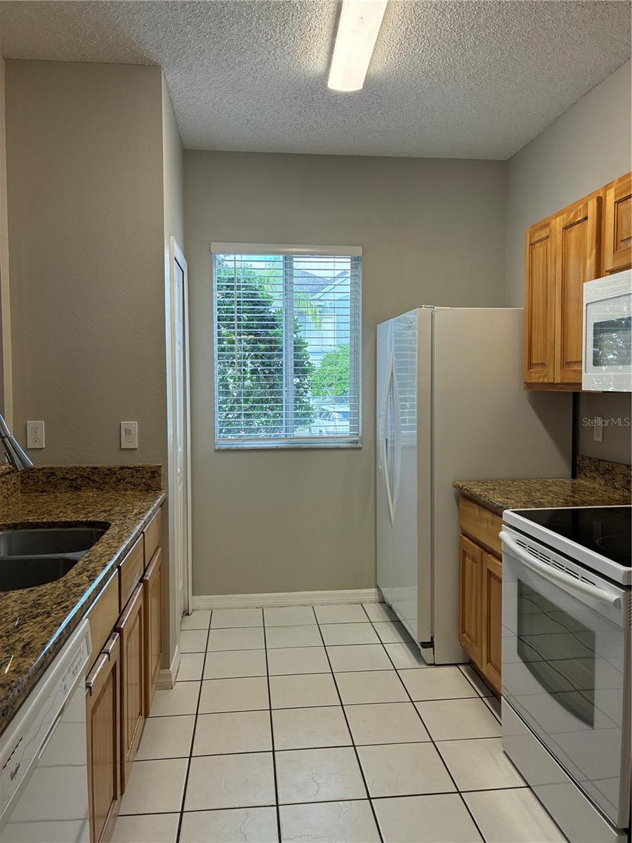 18143 PARADISE POINT DR — photo 10