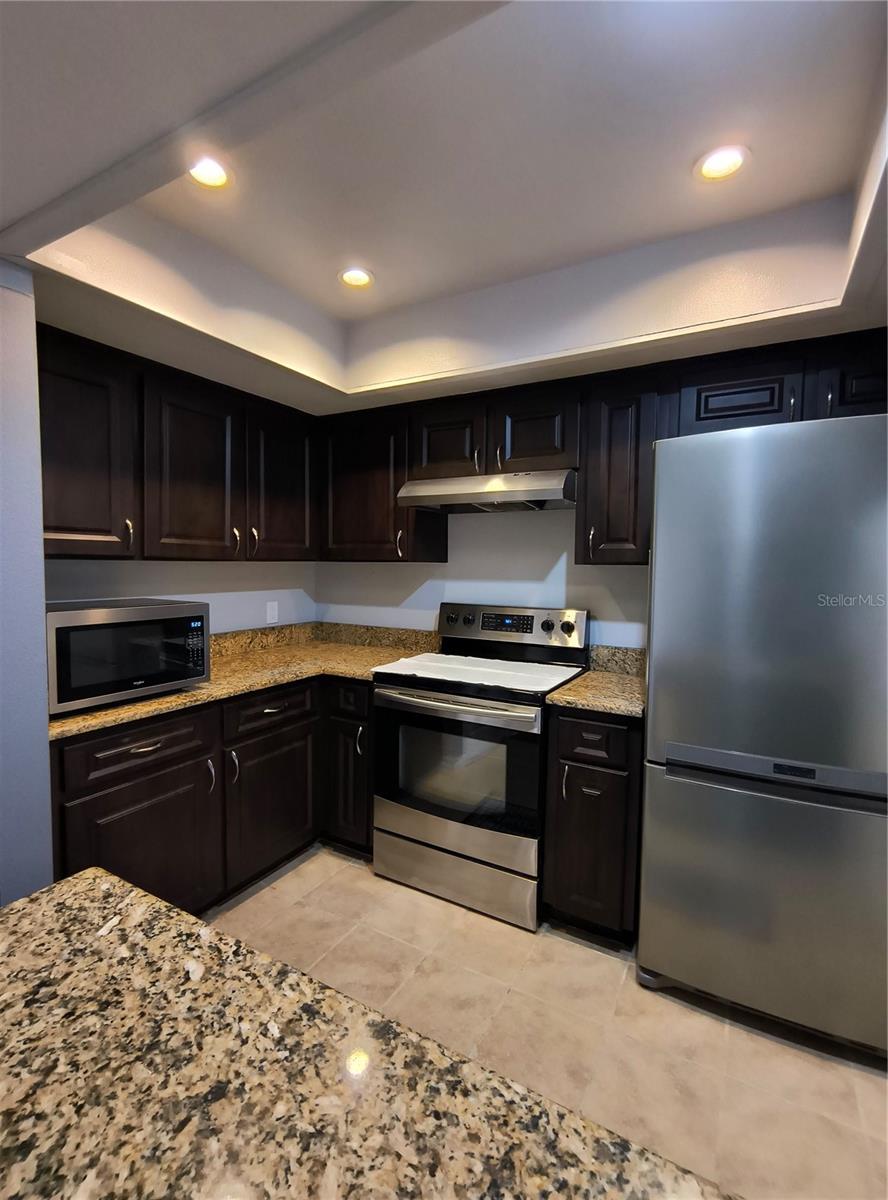 201 S ARRAWANA AVE #L — photo 6