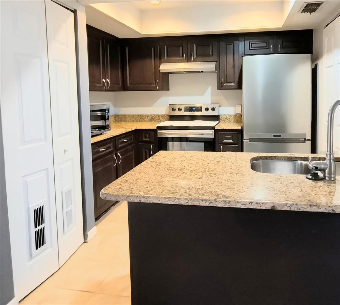 201 S ARRAWANA AVE #L — photo 5