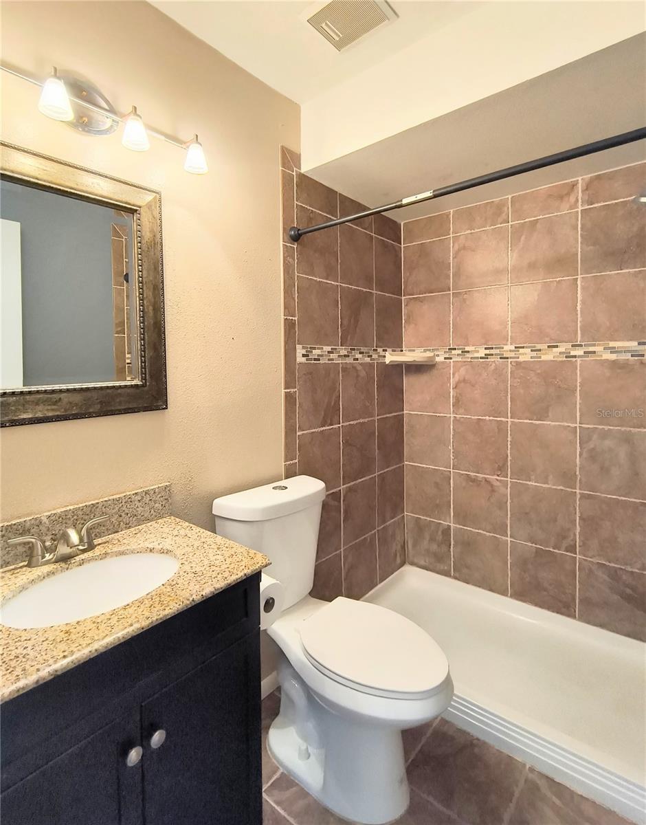 201 S ARRAWANA AVE #L — photo 11