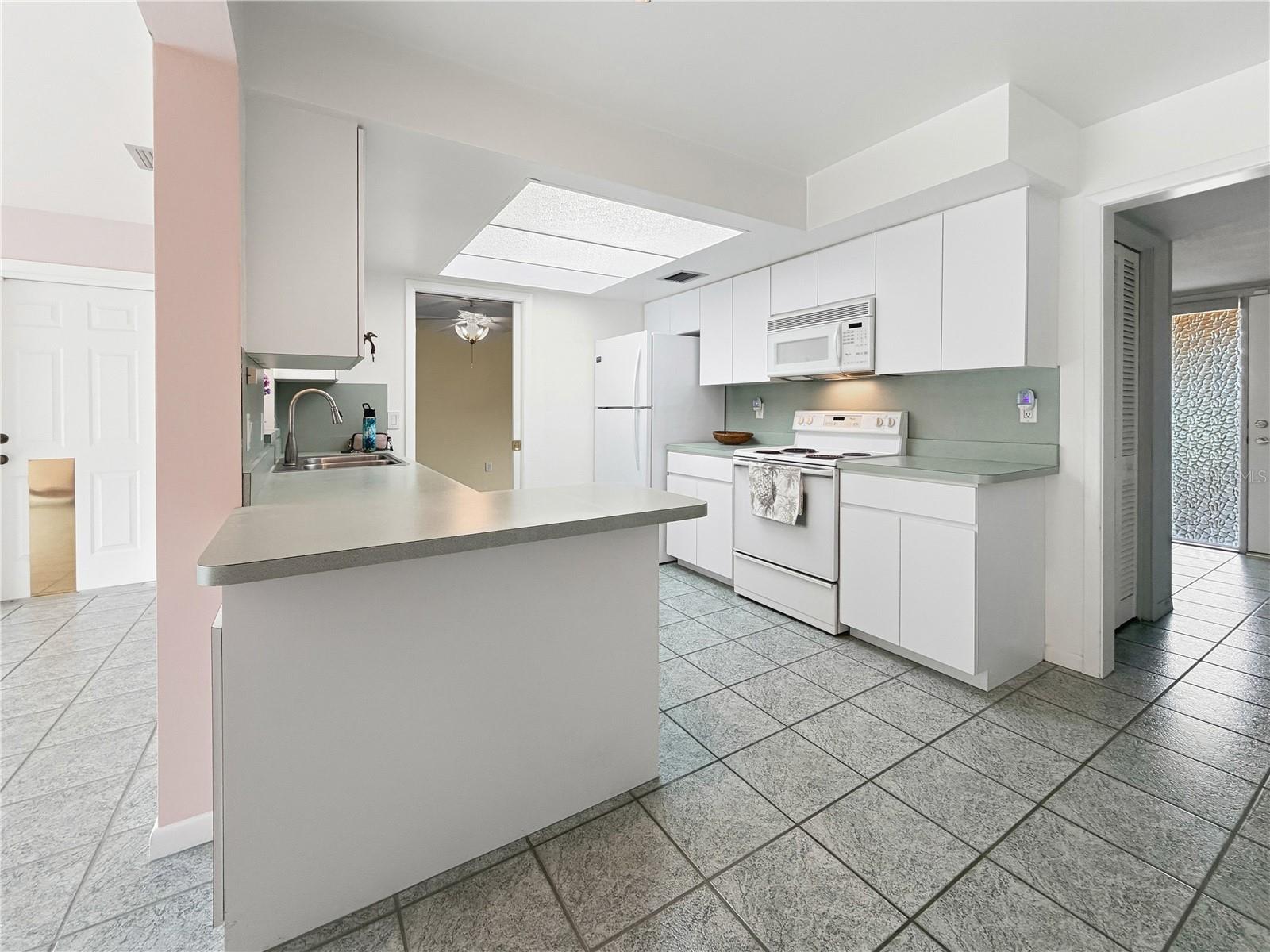 14036 THACHER AVE — photo 11