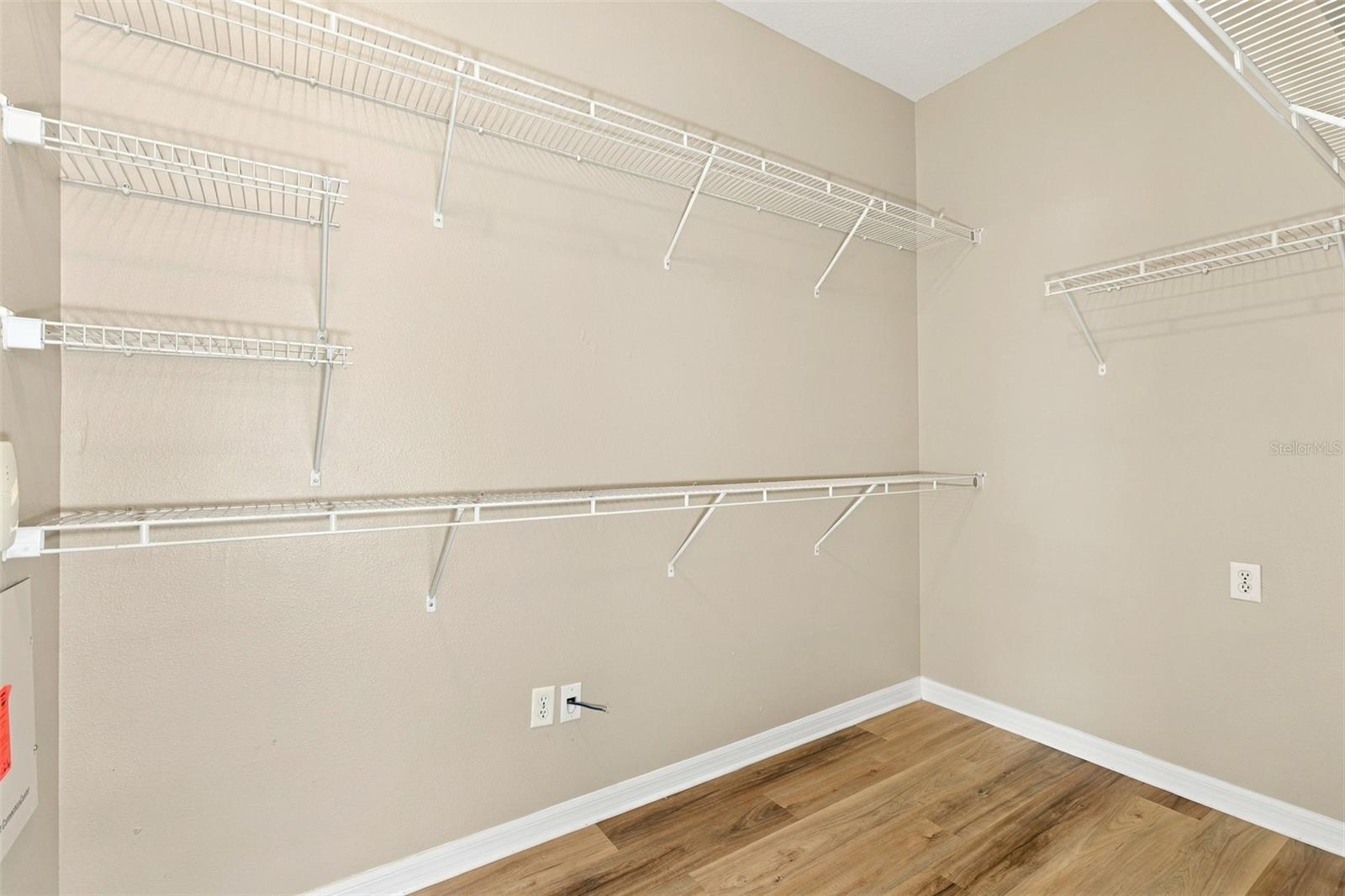 1028 APPIAN PL — photo 37