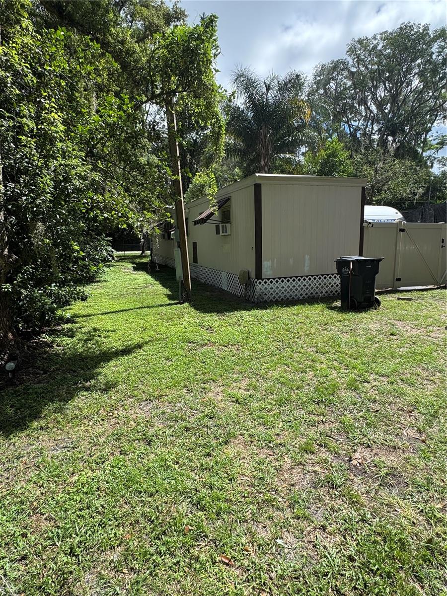 902 MONTANA AVE — photo 30