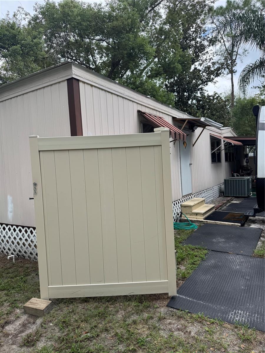 902 MONTANA AVE — photo 14