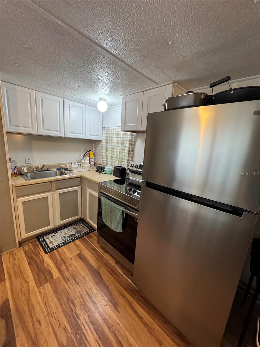 902 MONTANA AVE — photo 28