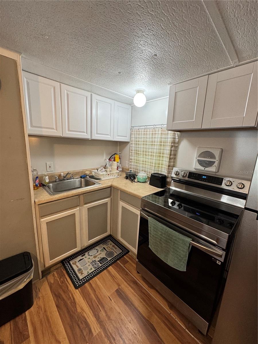 902 MONTANA AVE — photo 31