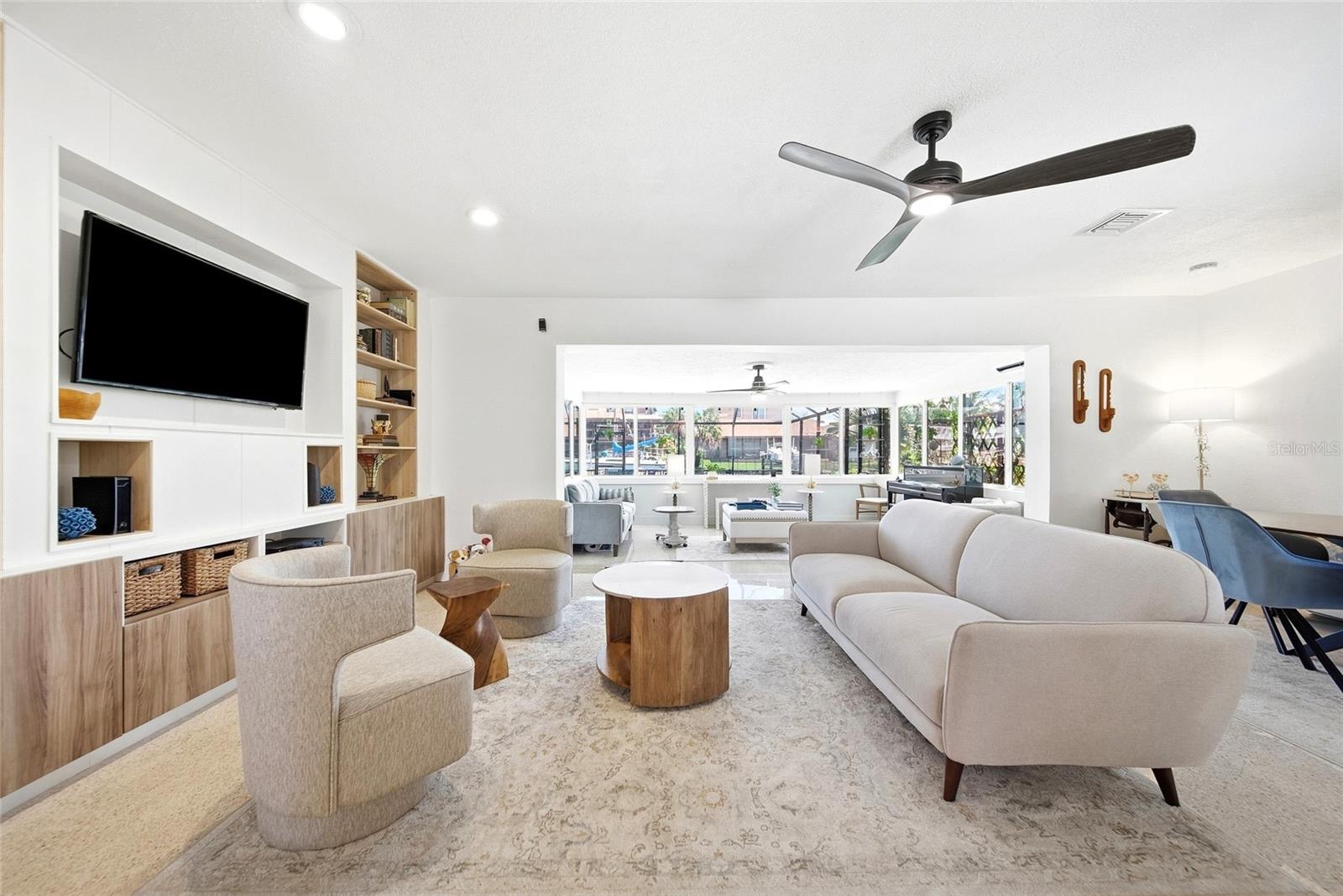 3800 BEACH DR SE — photo 4