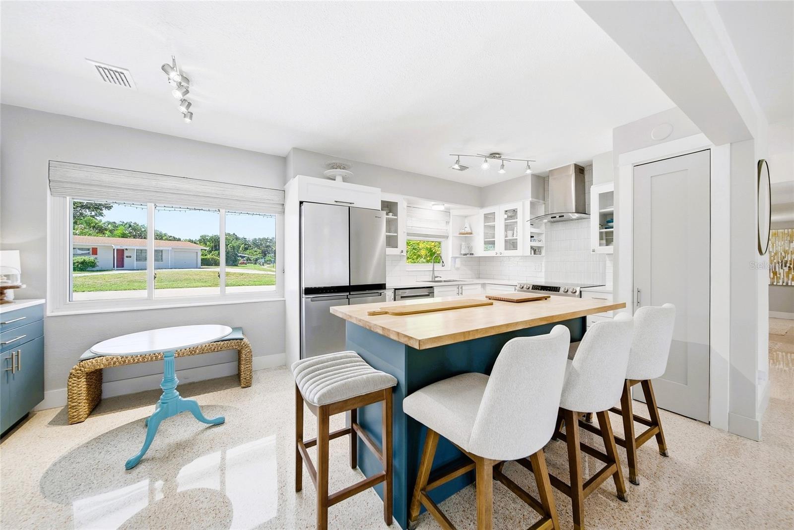 3800 BEACH DR SE — photo 9