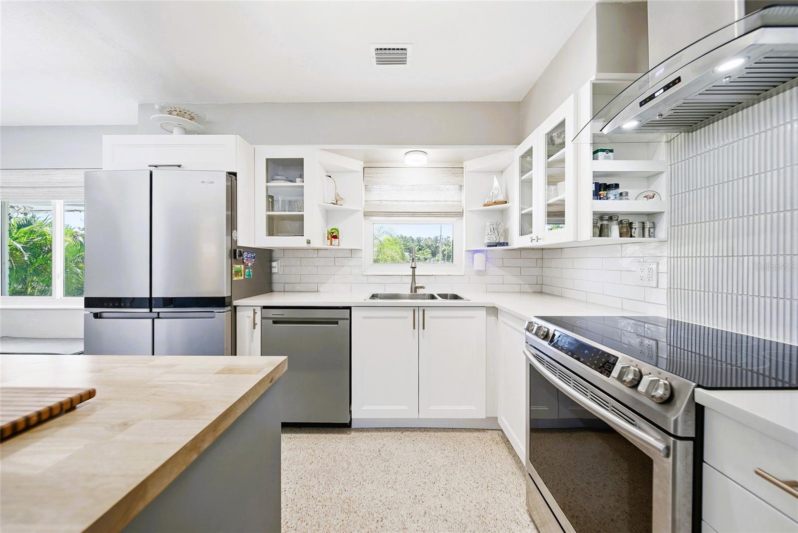 3800 BEACH DR SE — photo 13