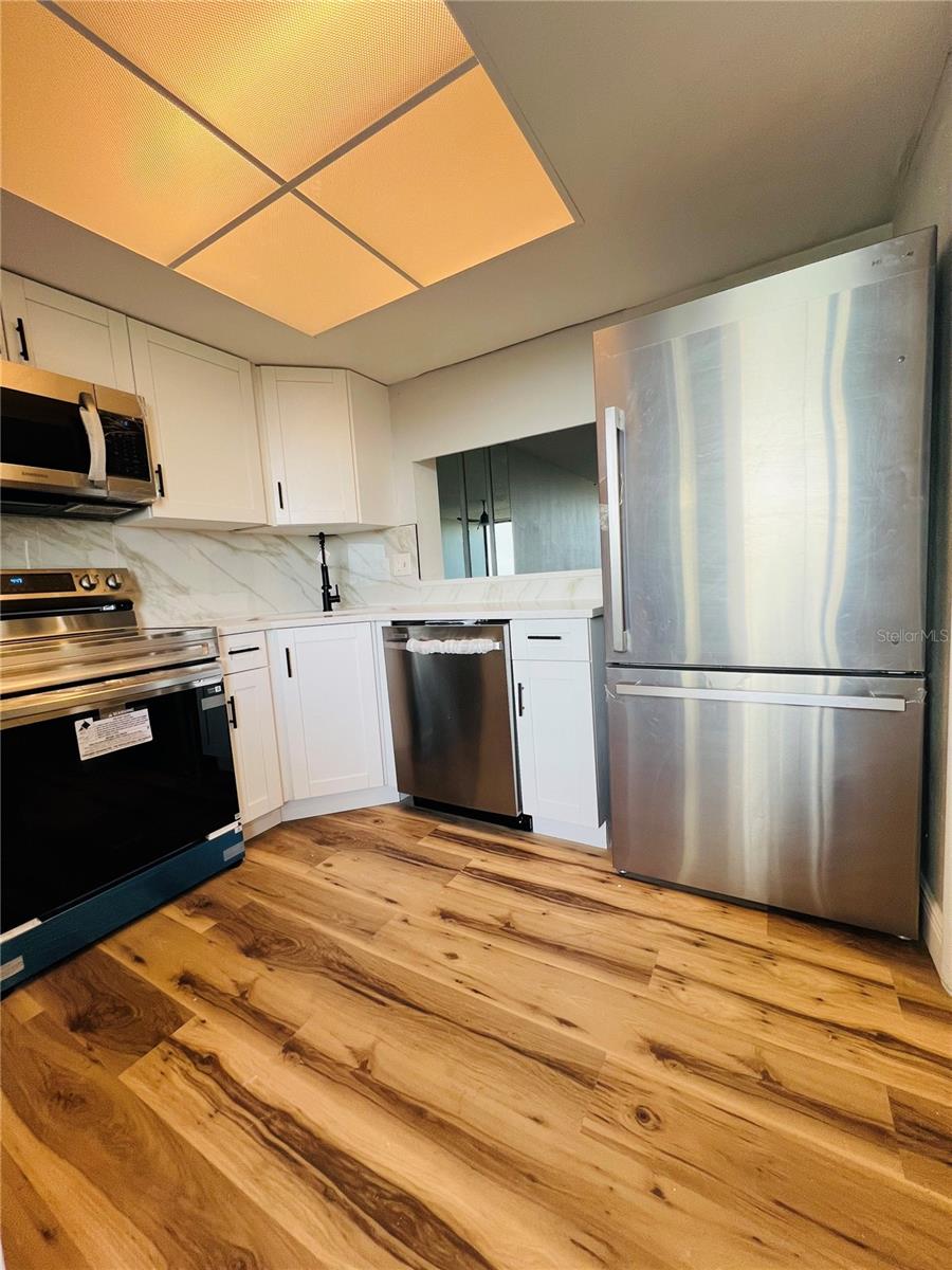 2621 COVE CAY DR #703 — photo 8