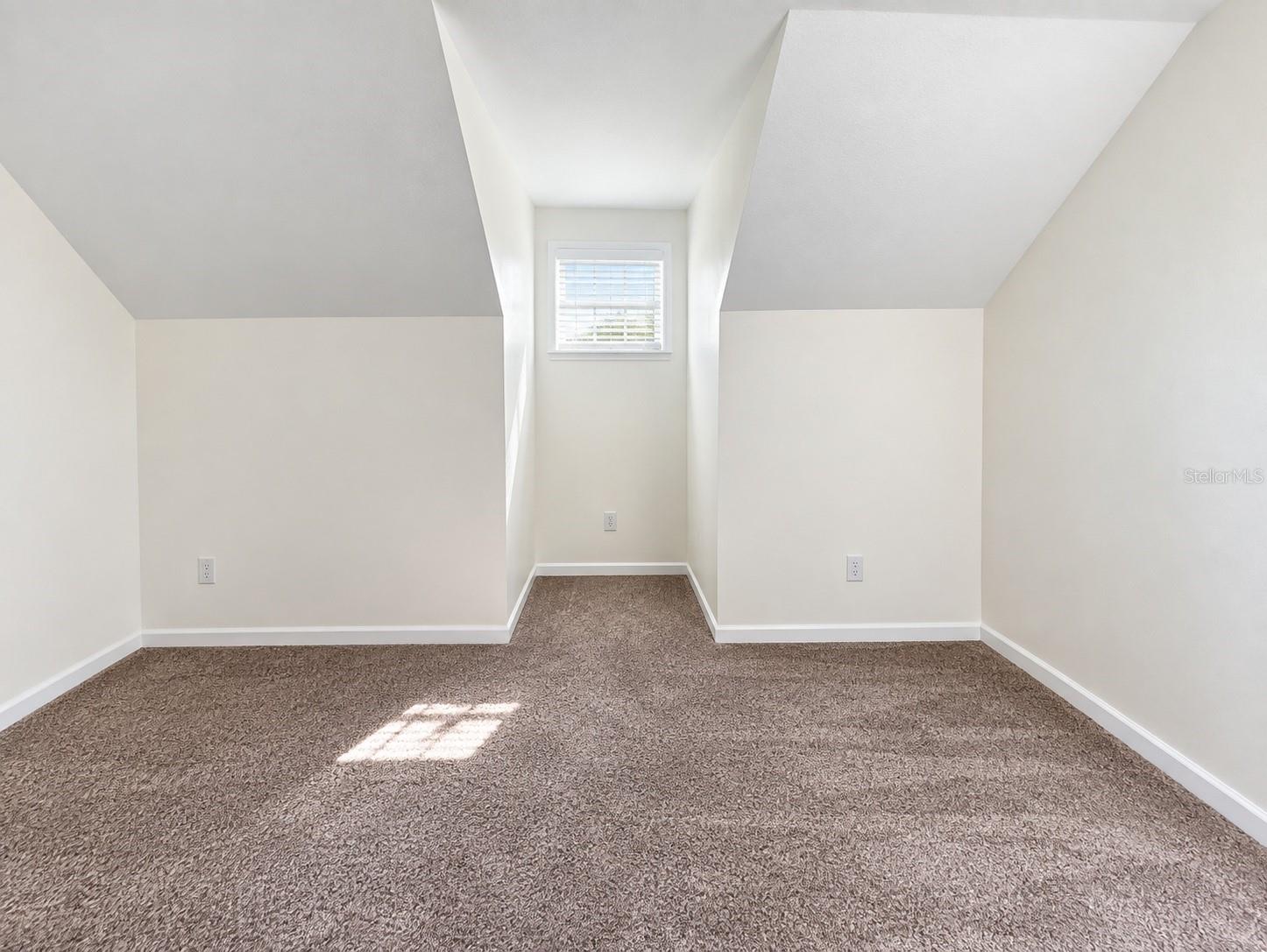 16013 STAGS LEAP DR — photo 36