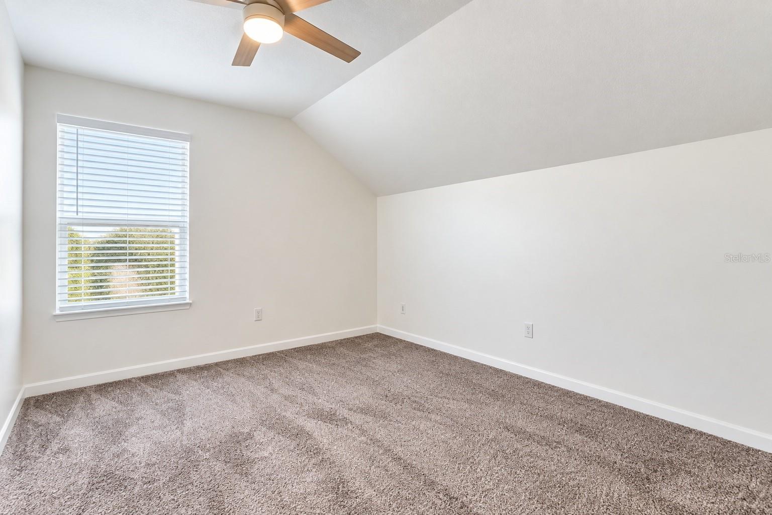 16013 STAGS LEAP DR — photo 32