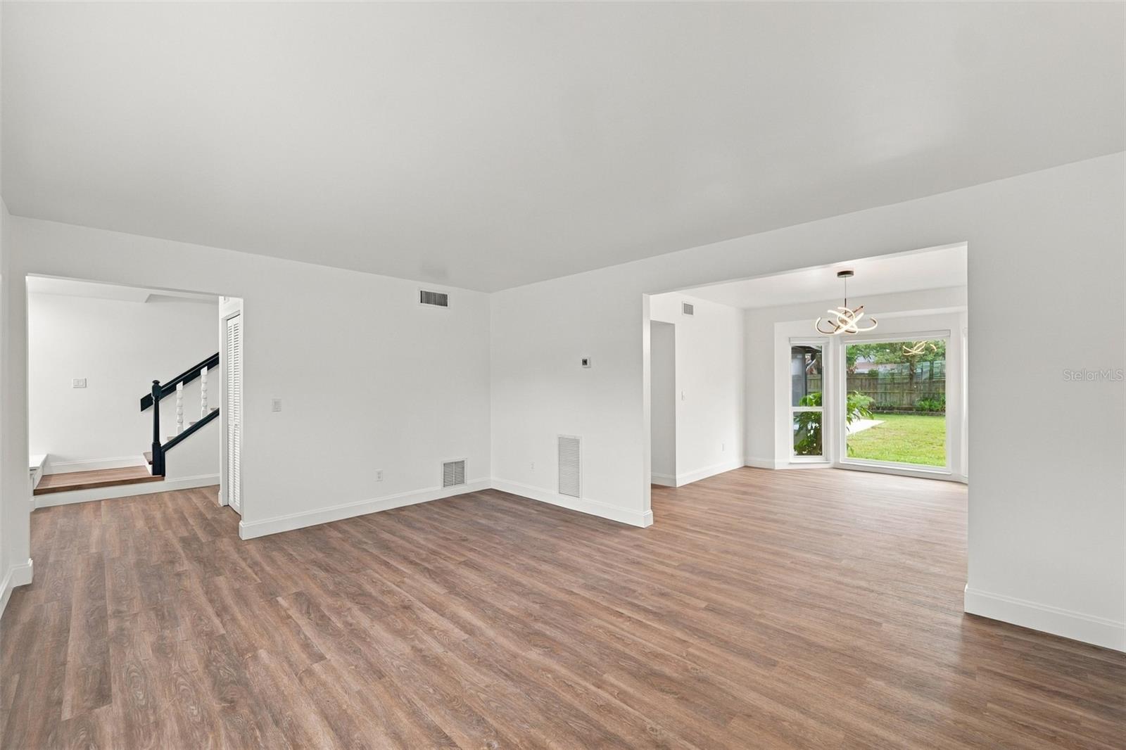 6107 OAK FERN CT — photo 3