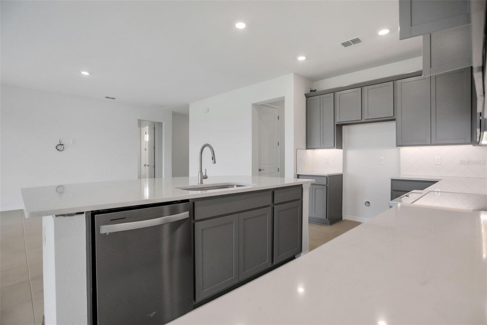 7405 SEA MANATEE ST — photo 38