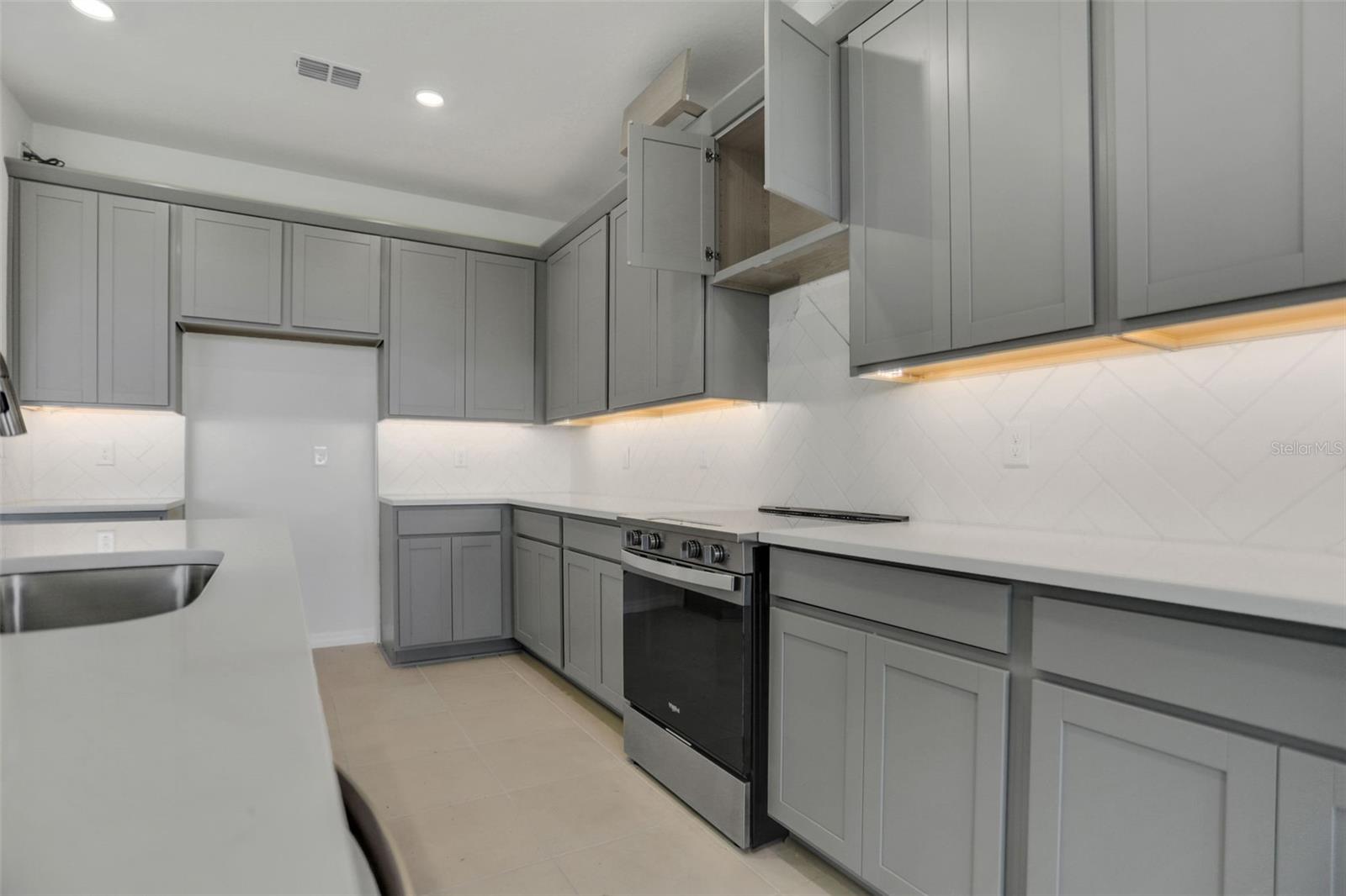 7405 SEA MANATEE ST — photo 39