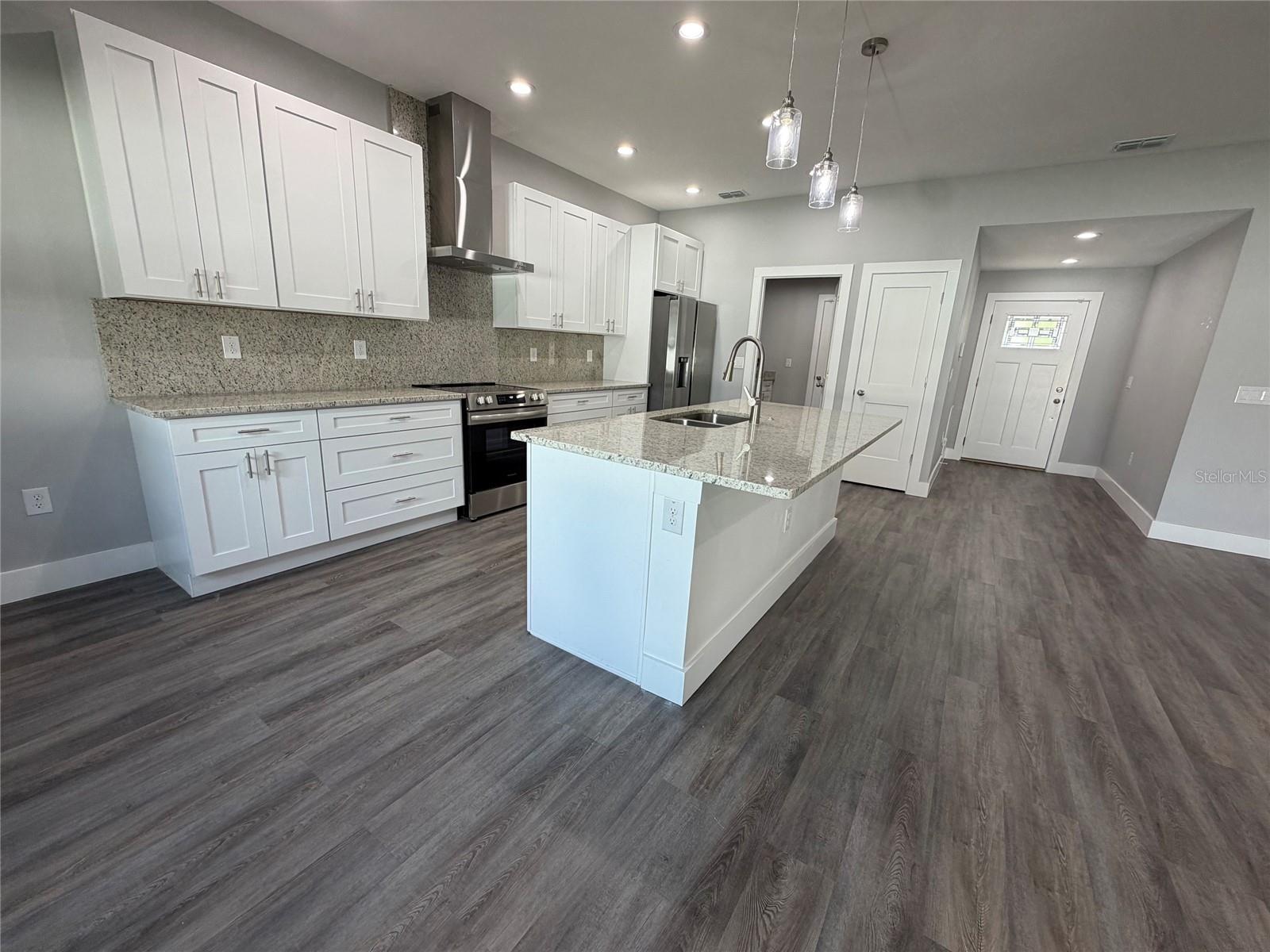 11734 ORANGE CT — photo 2