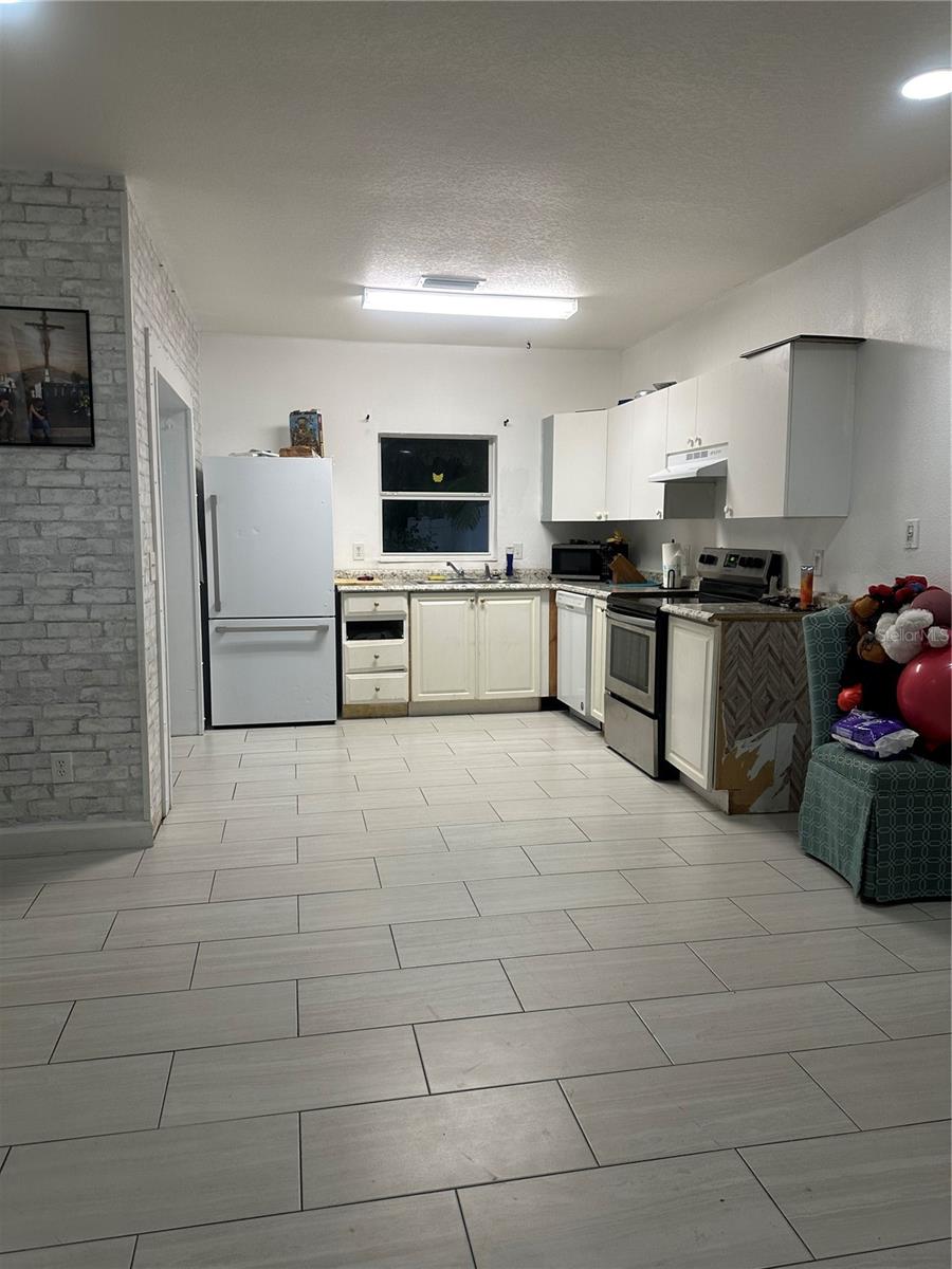 2325 28TH AVE E — photo 3