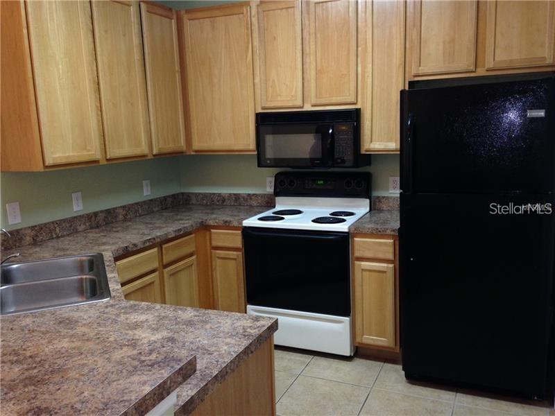 10121 COURTNEY PALMS BLVD #103 — photo 11