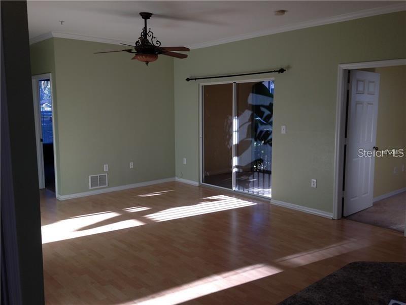 10121 COURTNEY PALMS BLVD #103 — photo 9