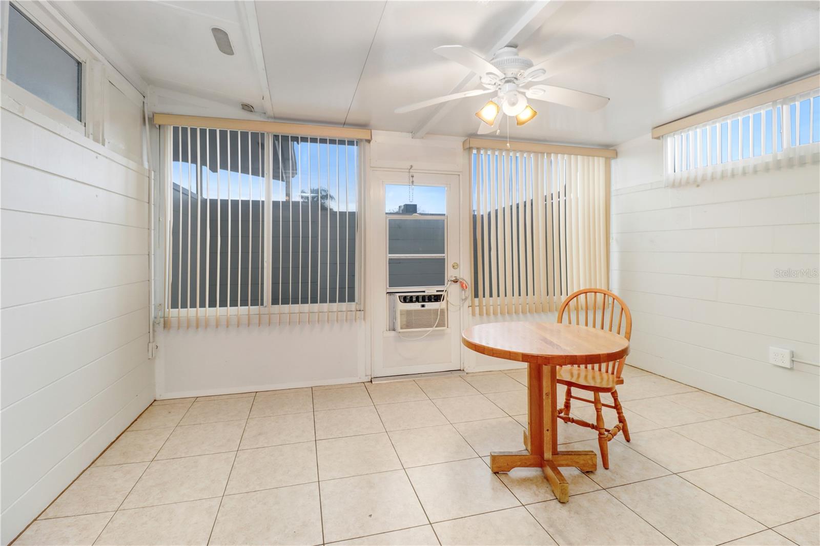 1309 WARWICK CT — photo 16