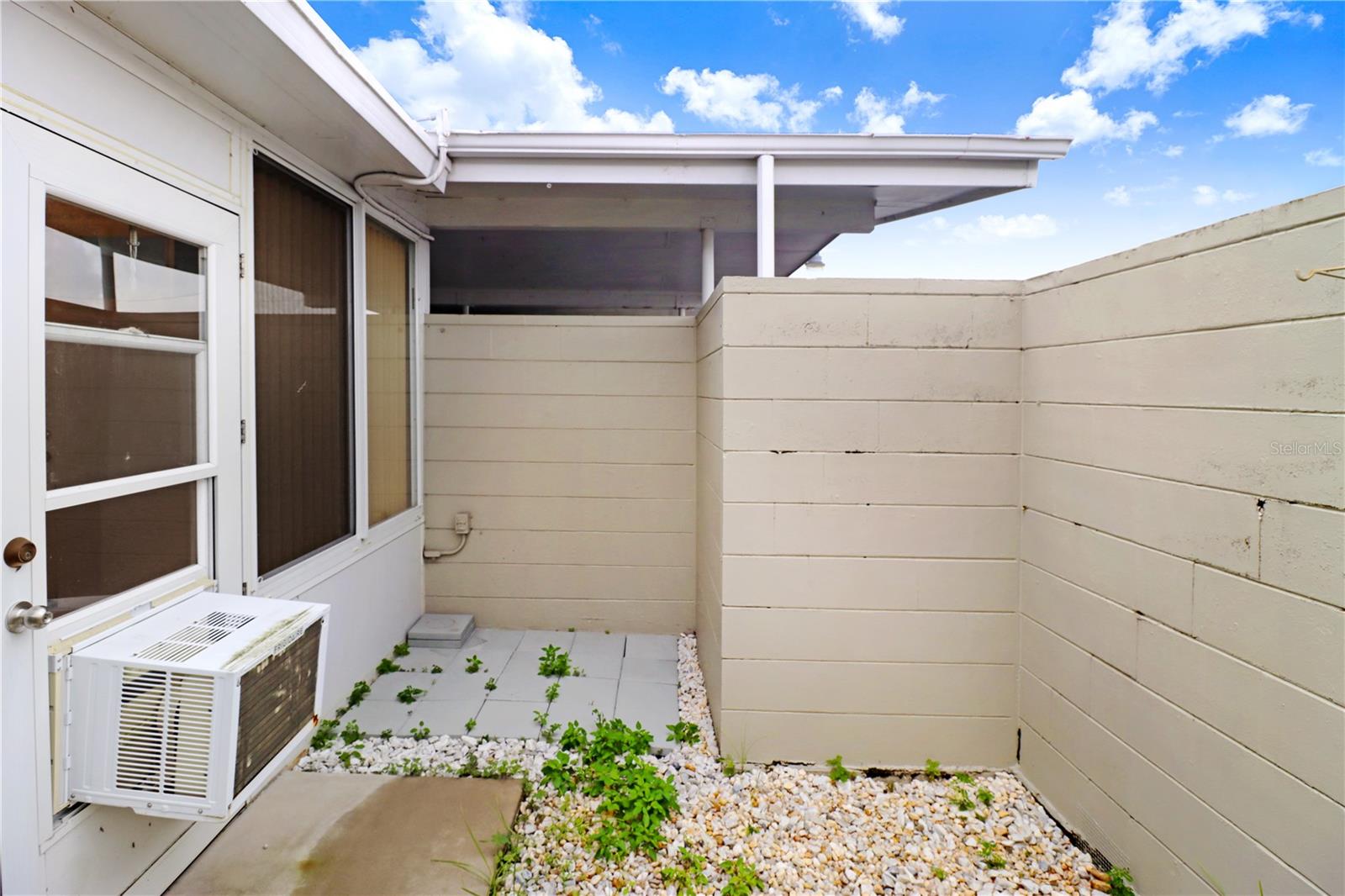 1309 WARWICK CT — photo 18