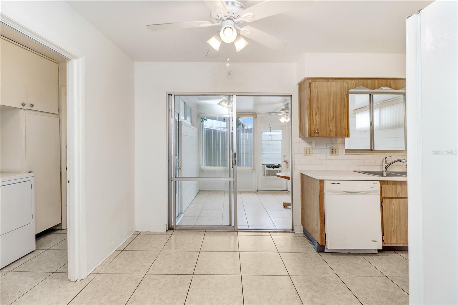 1309 WARWICK CT — photo 11