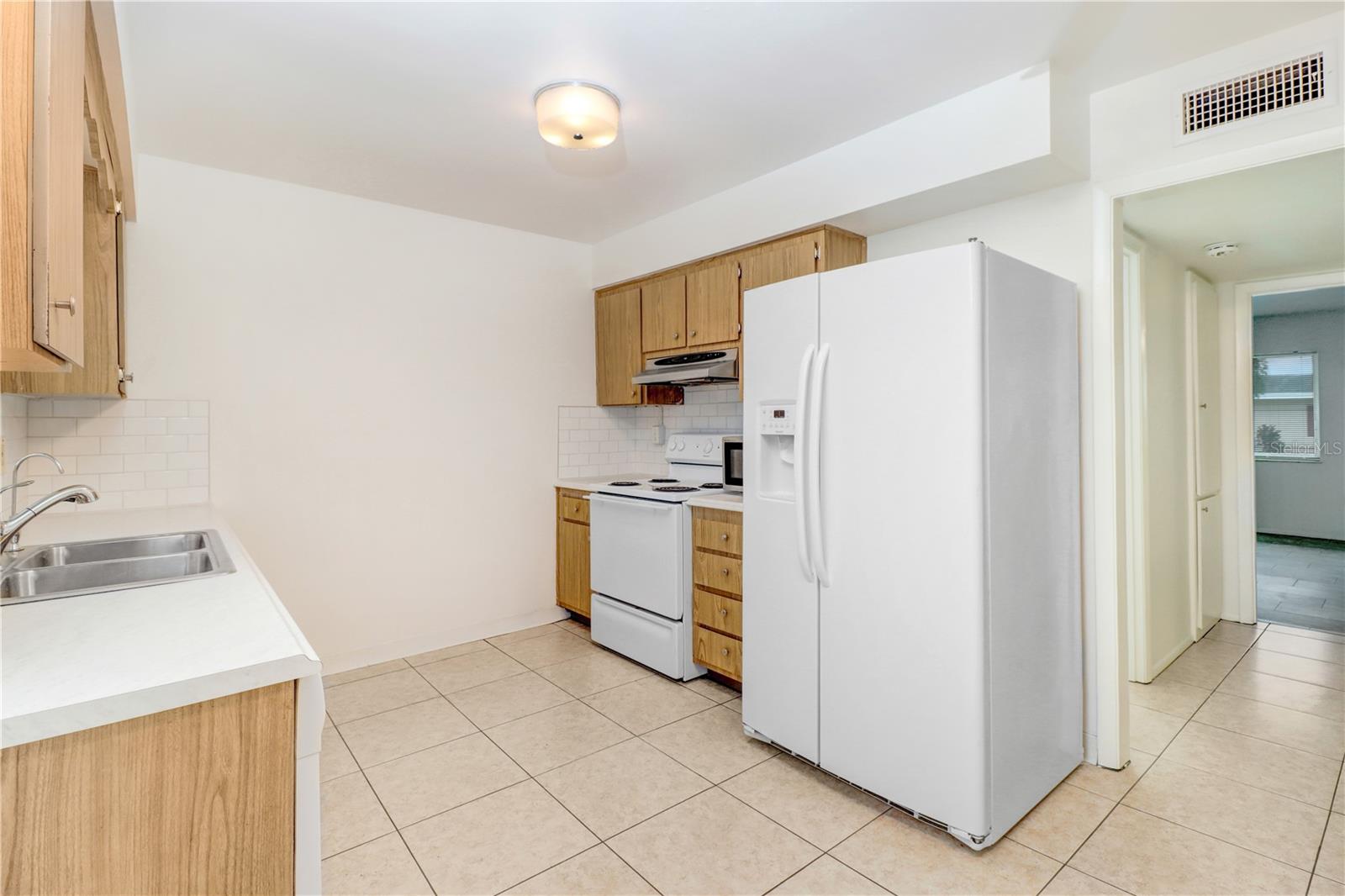 1309 WARWICK CT — photo 8