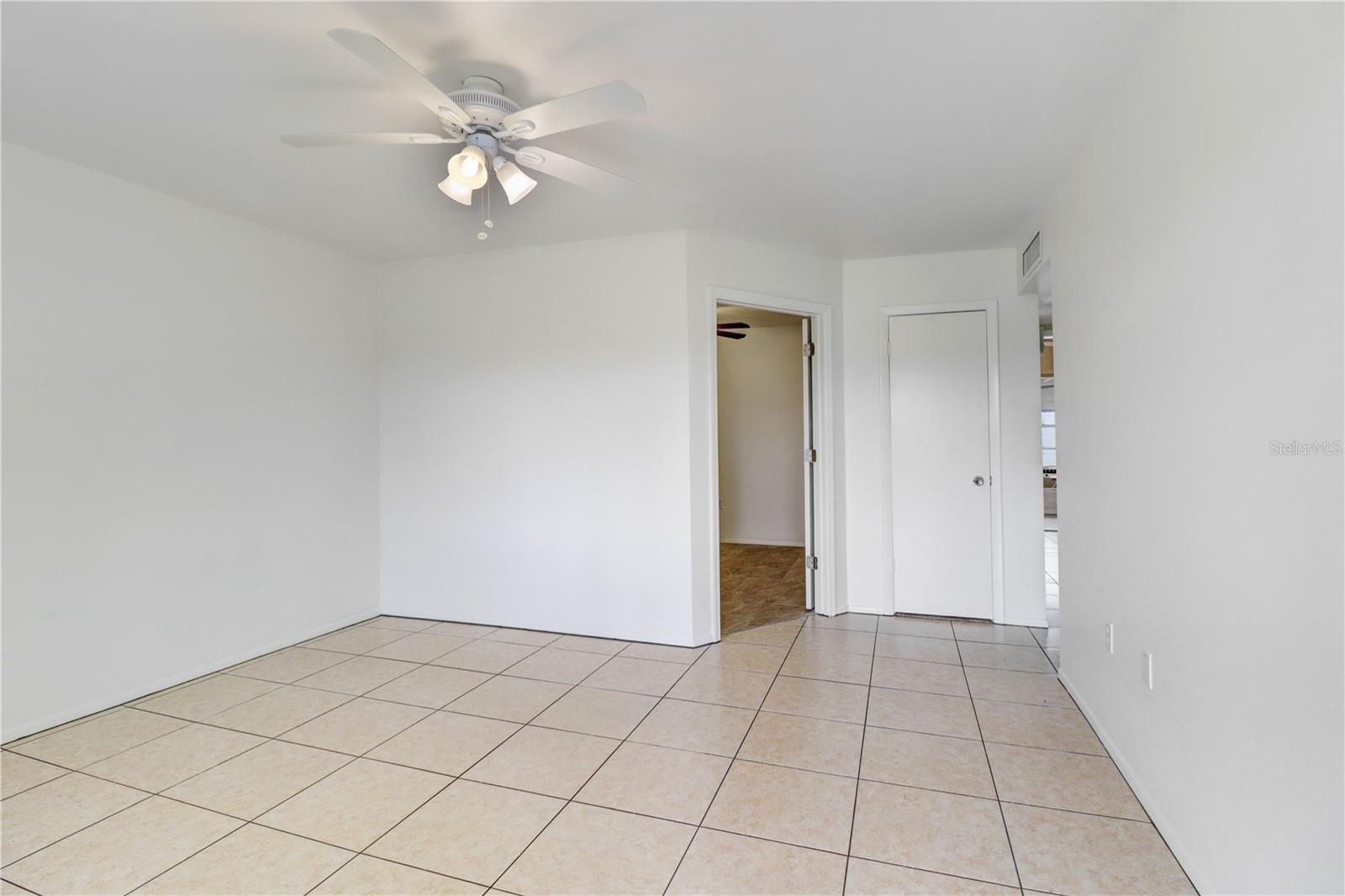 1309 WARWICK CT — photo 5