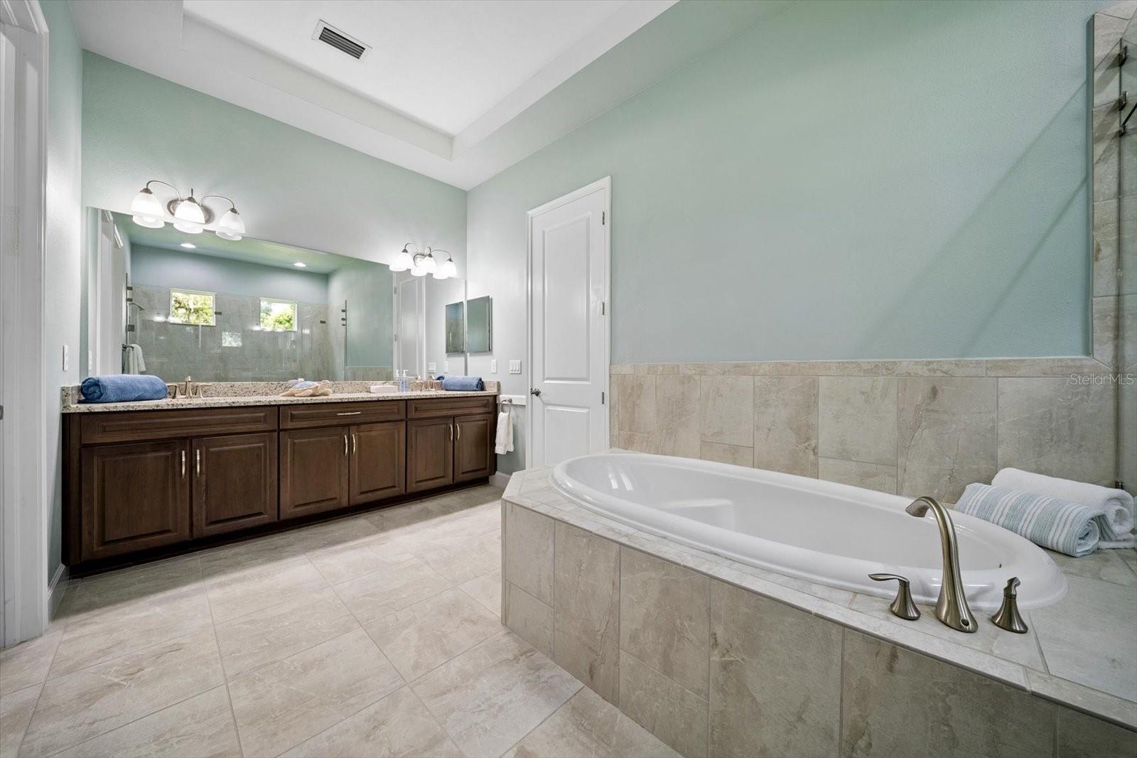 2304 STARWOOD CT — photo 31