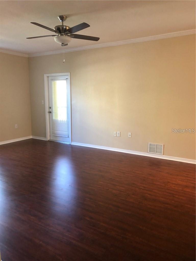 10205 COURTNEY PALMS BLVD #203 — photo 9