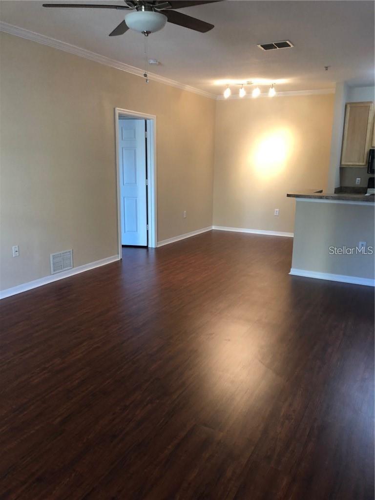 10205 COURTNEY PALMS BLVD #203 — photo 8