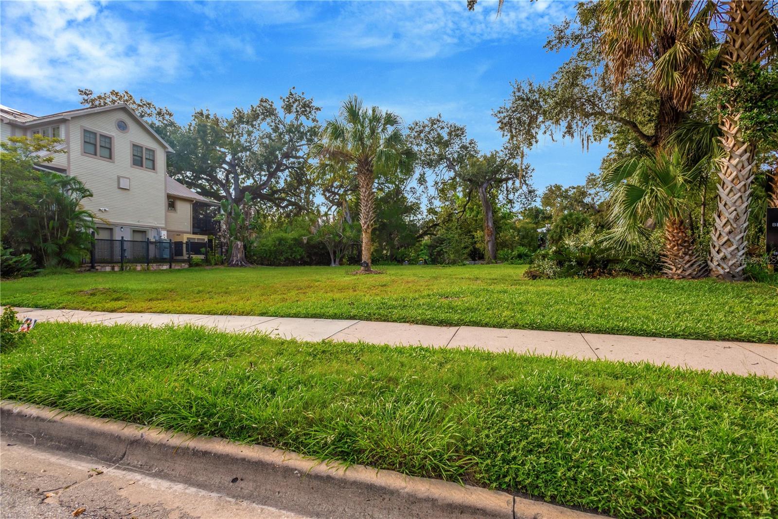 1214 E PARK CIR — photo 9