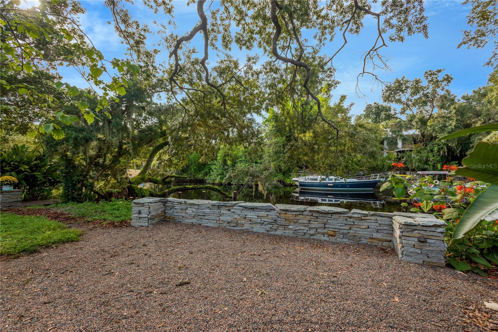 1214 E PARK CIR — photo 13