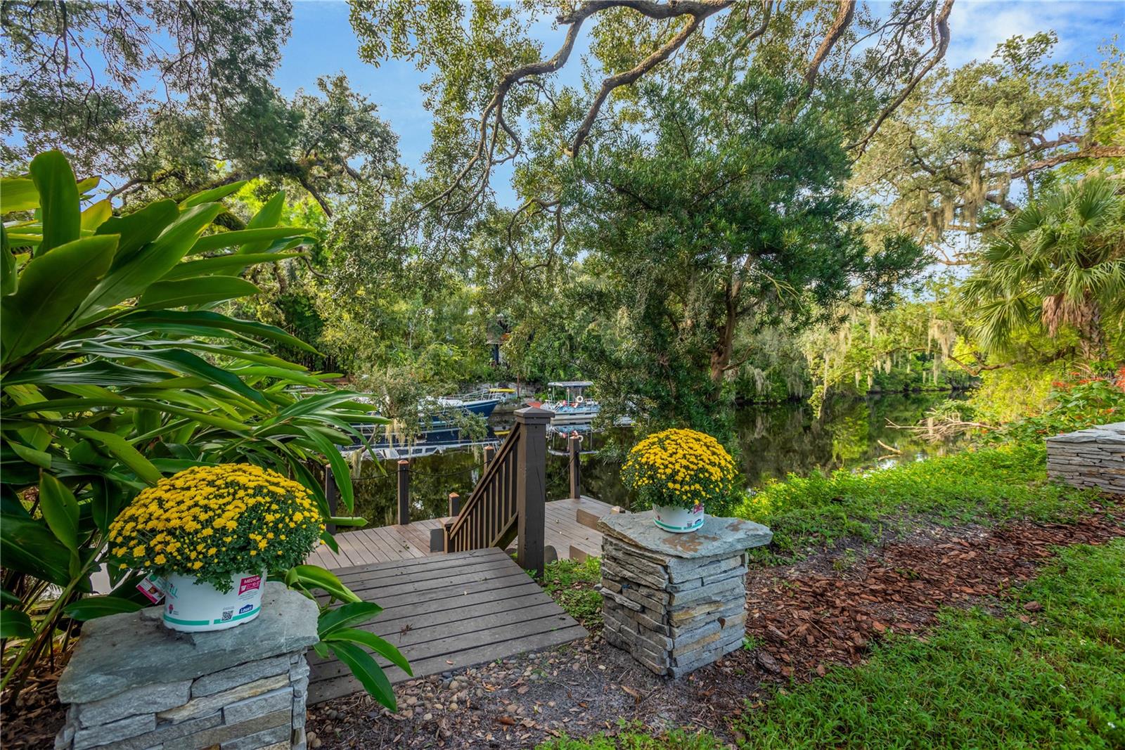 1214 E PARK CIR — photo 15