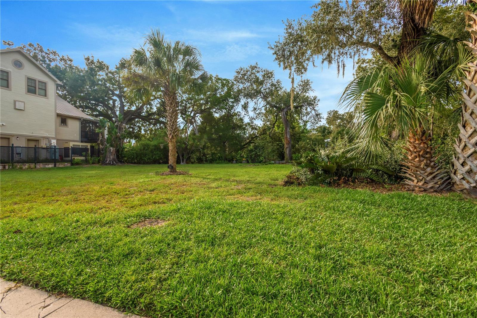1214 E PARK CIR — photo 8
