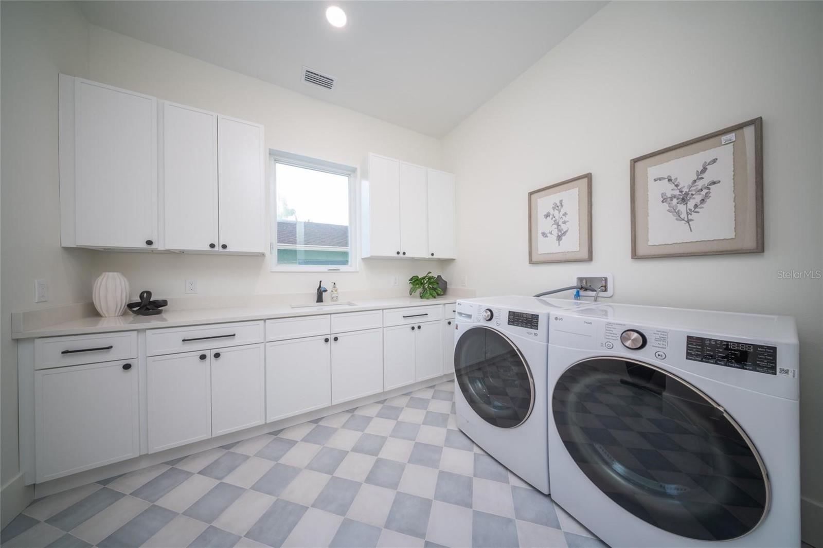 2420 FLOYD ST — photo 42