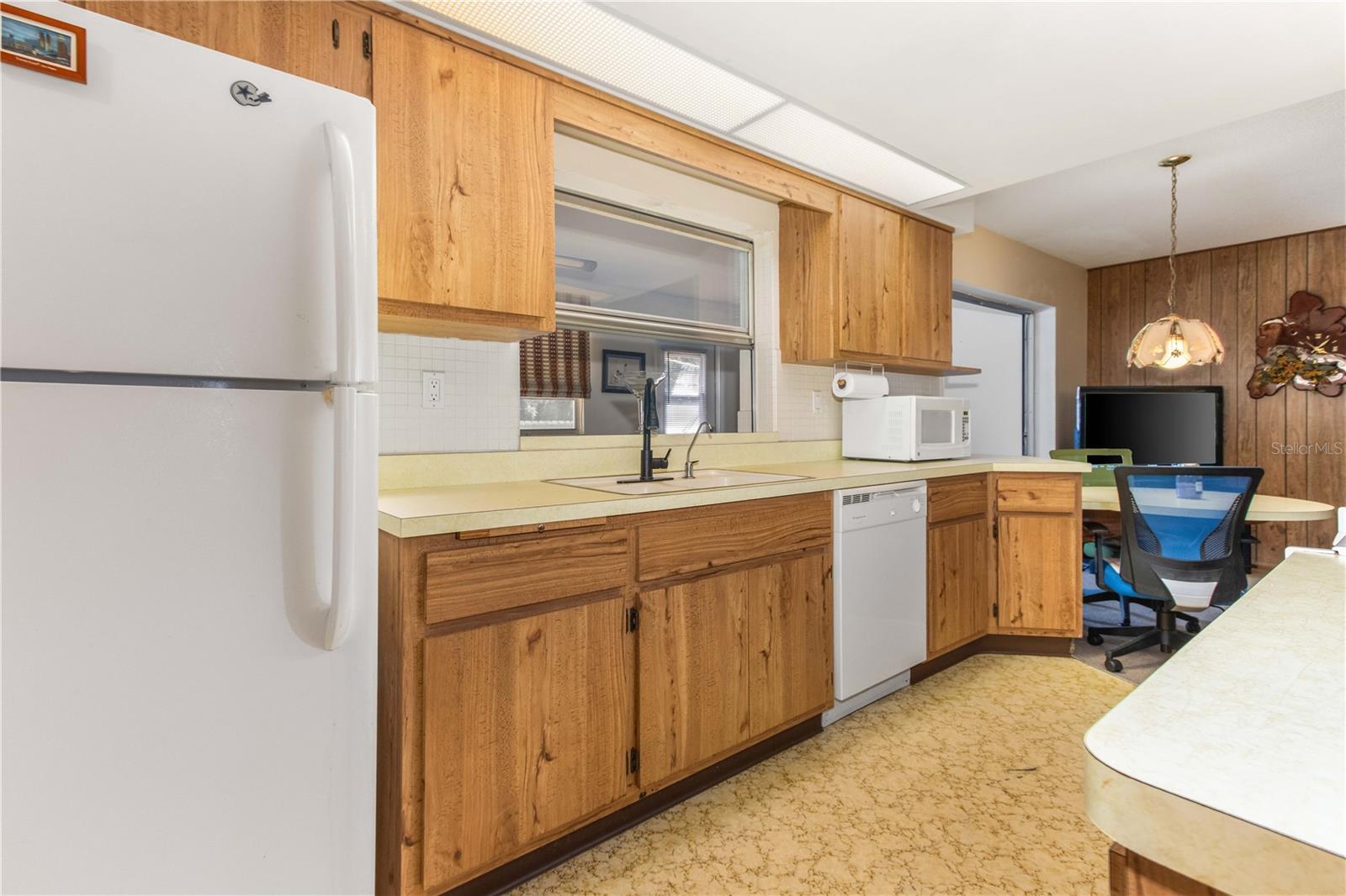 1950 SANDPIPER DR — photo 11