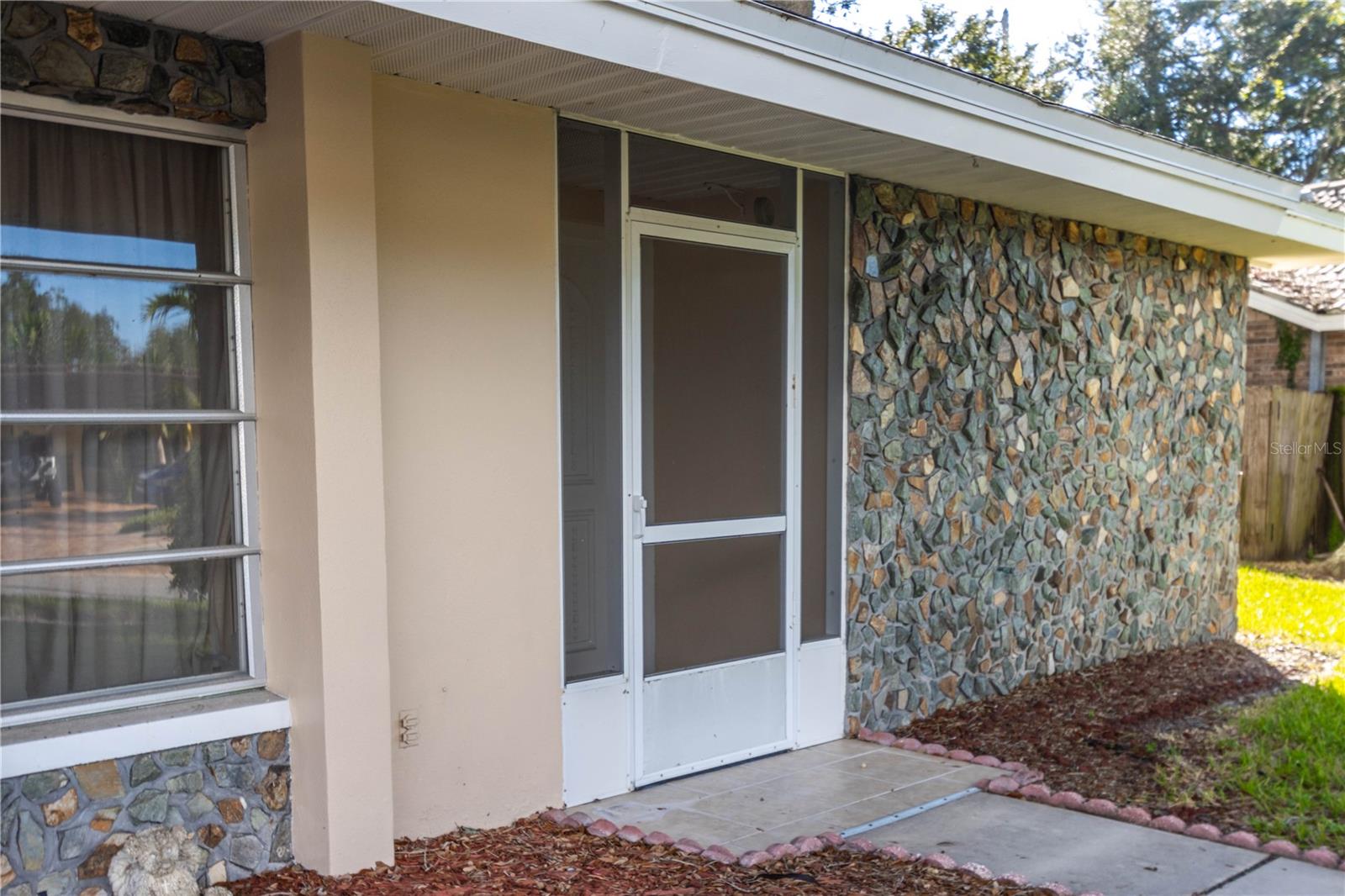 1950 SANDPIPER DR — photo 2
