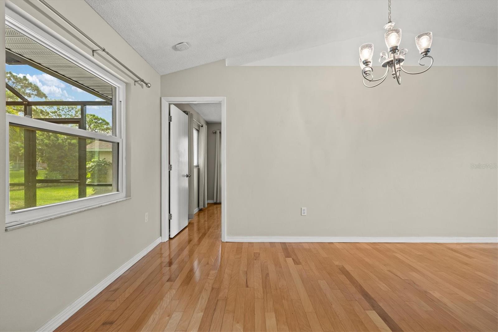 7129 QUEEN PALM CIR — photo 12