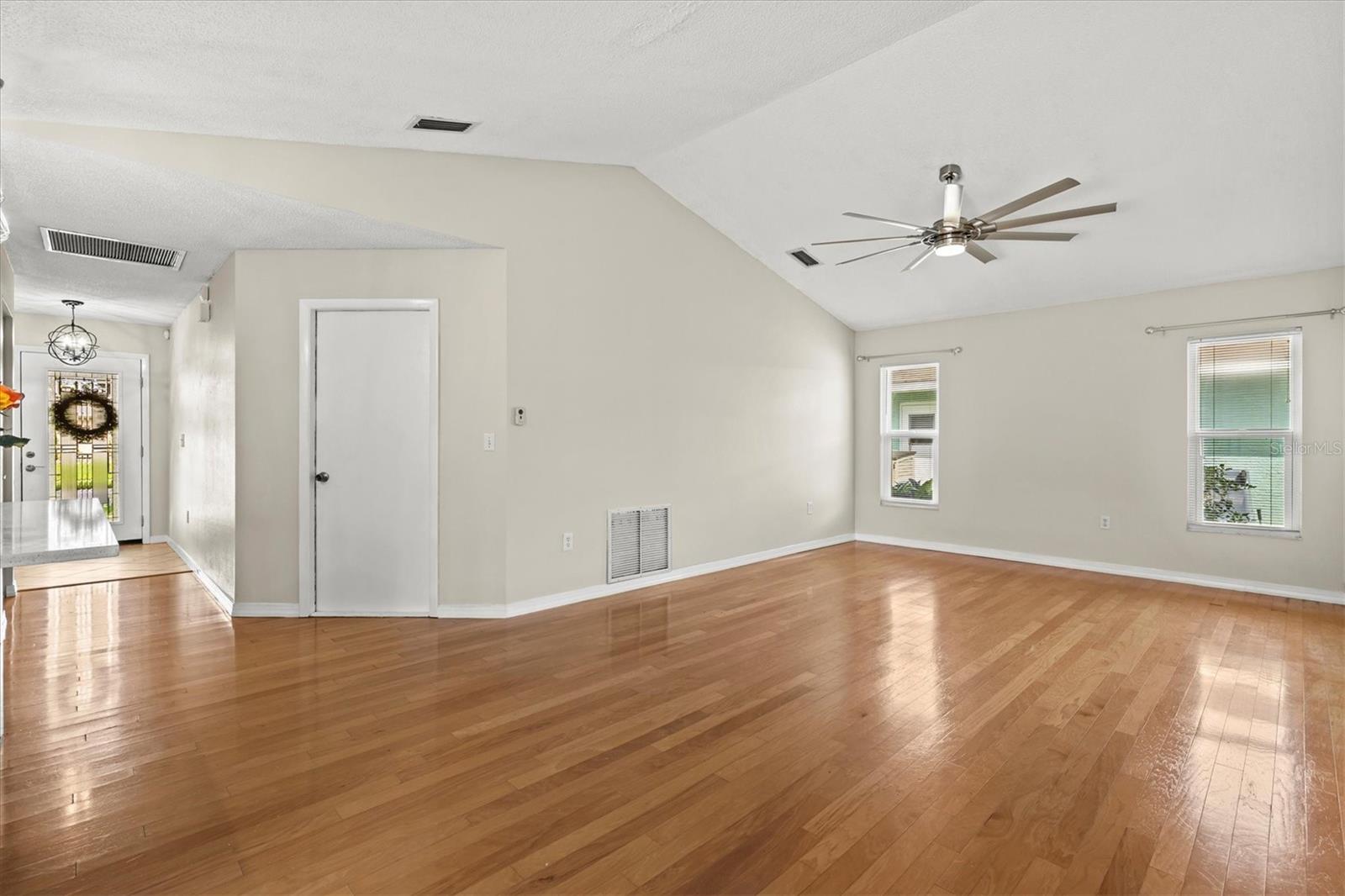 7129 QUEEN PALM CIR — photo 21