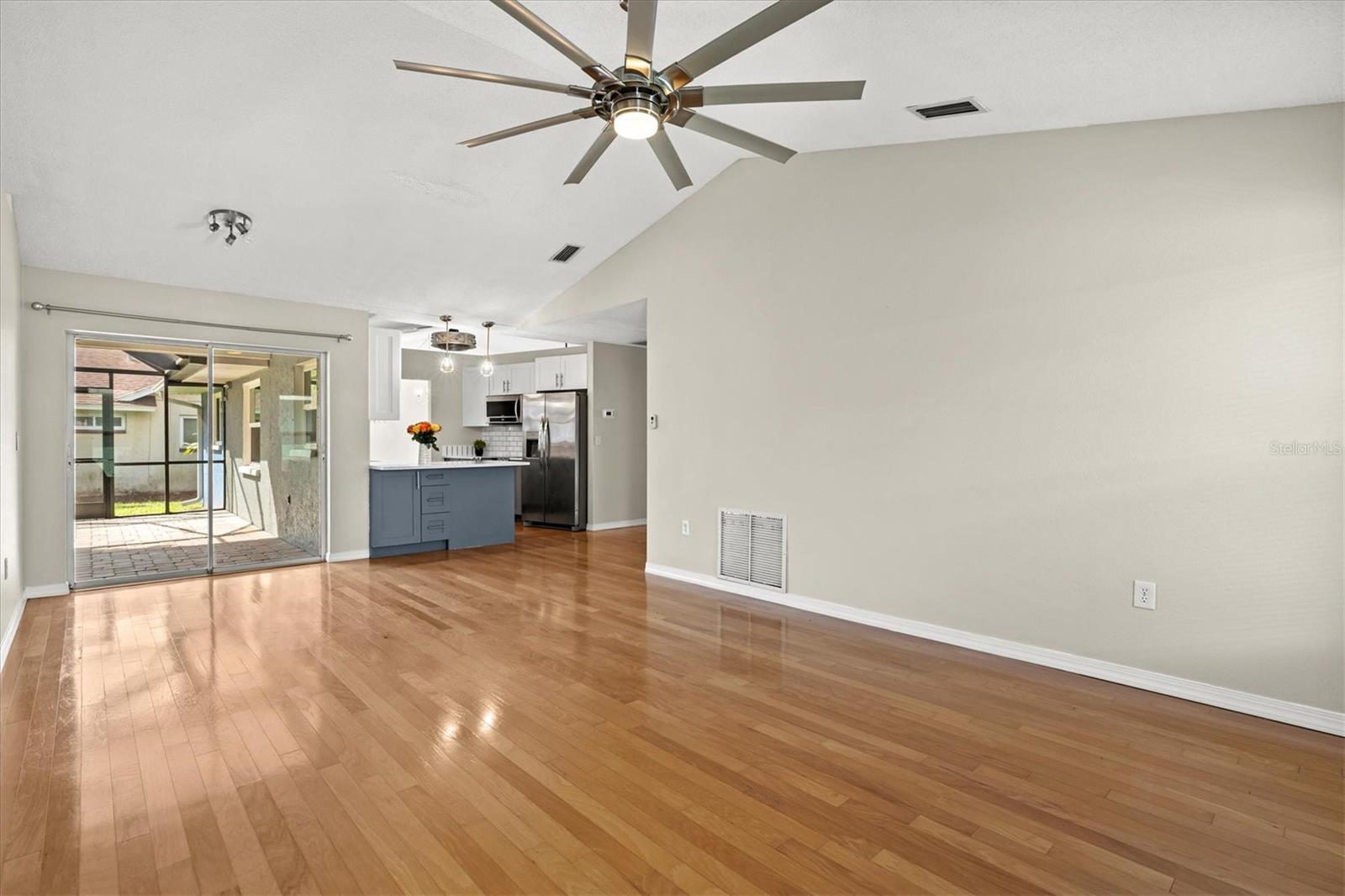 7129 QUEEN PALM CIR — photo 22