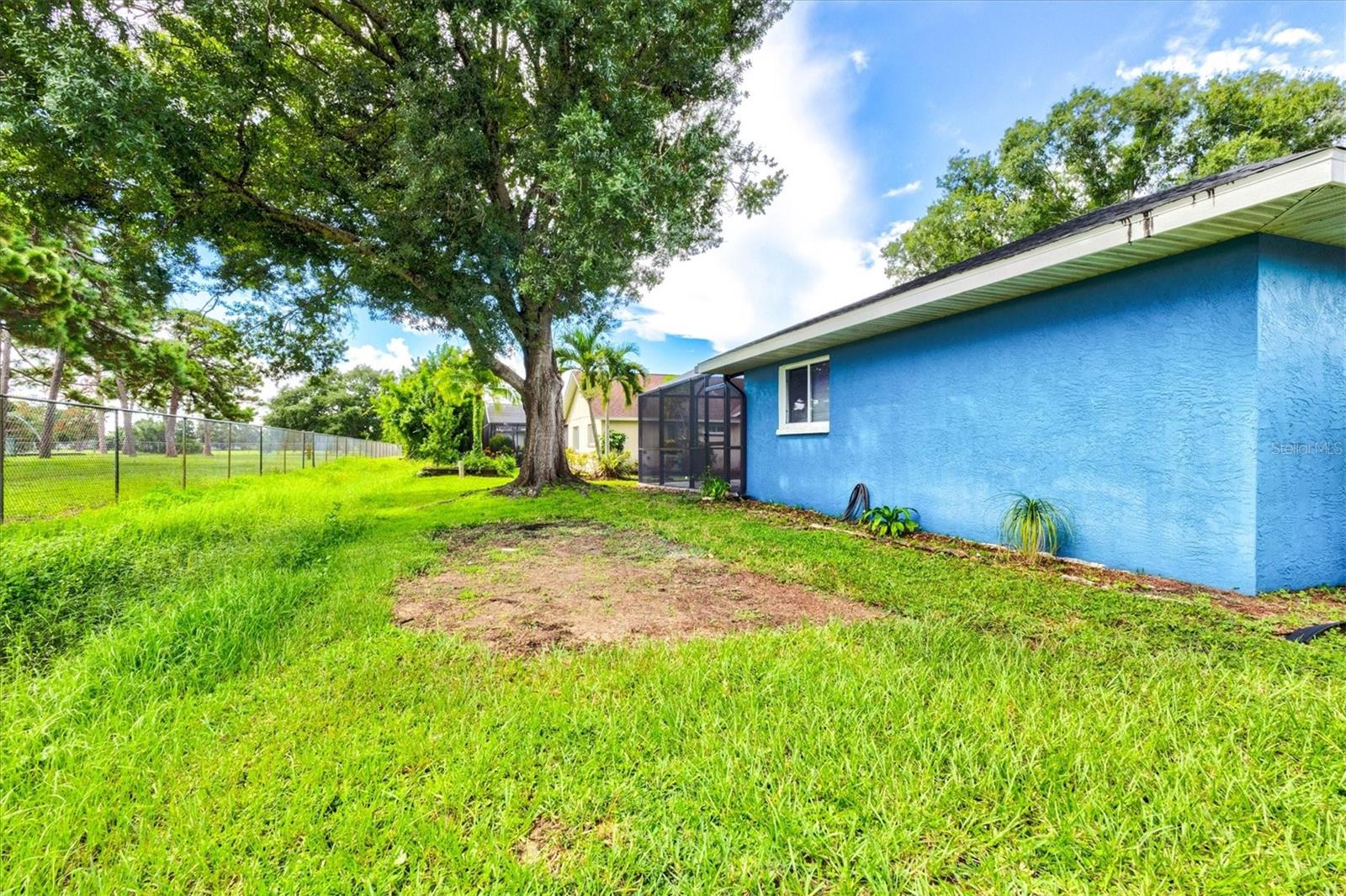 7129 QUEEN PALM CIR — photo 40