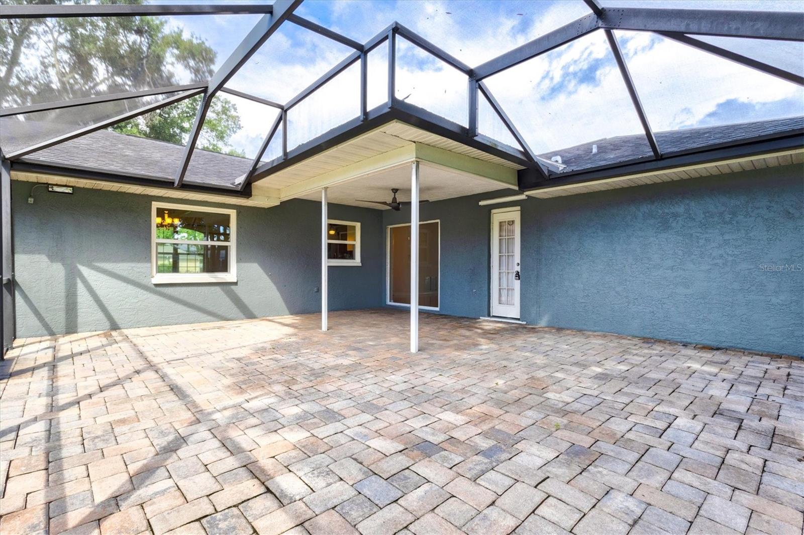 7129 QUEEN PALM CIR — photo 36