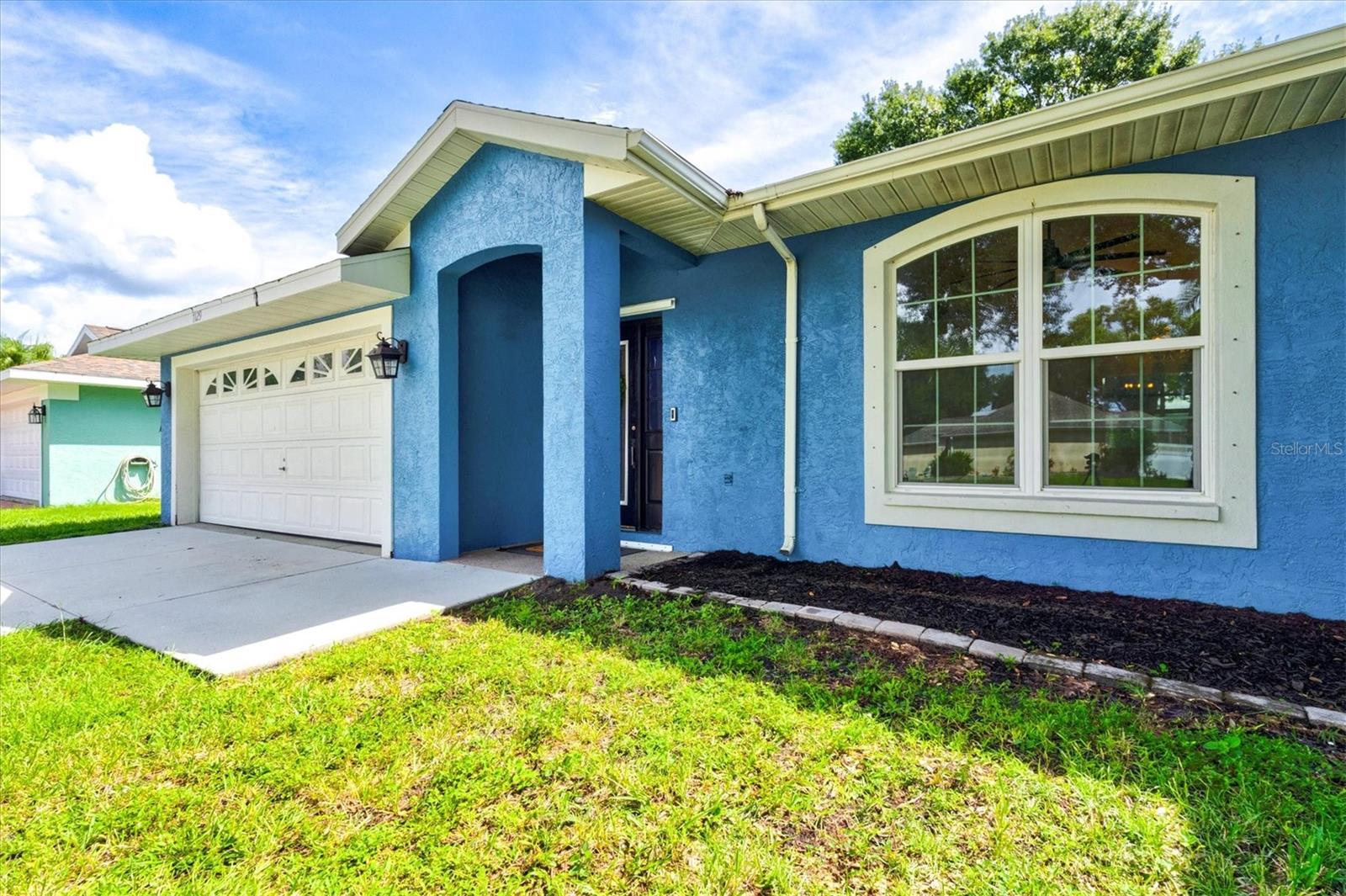 7129 QUEEN PALM CIR — photo 2