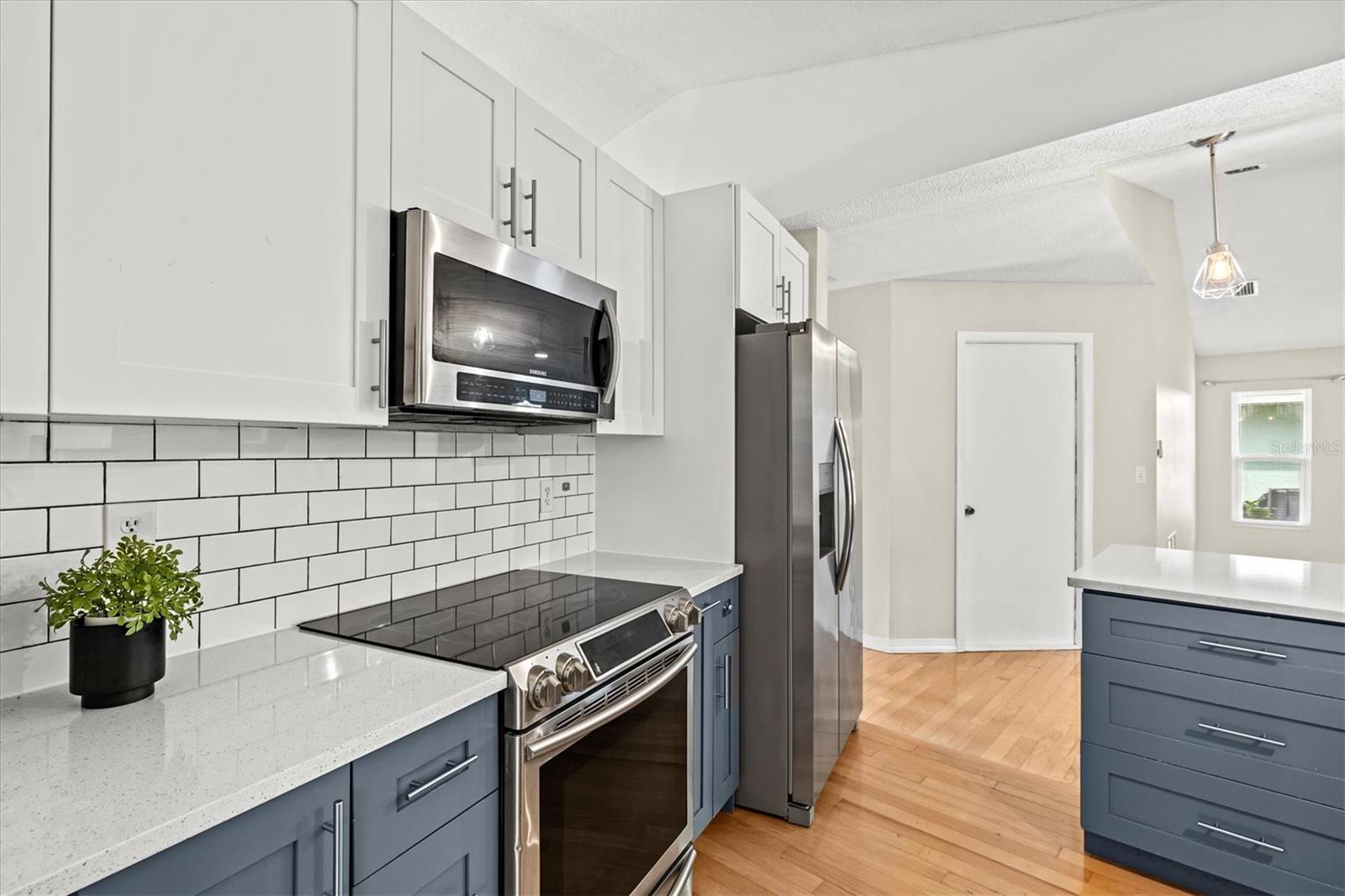 7129 QUEEN PALM CIR — photo 15