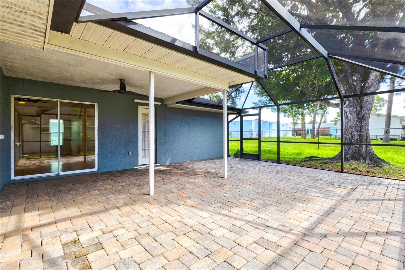 7129 QUEEN PALM CIR — photo 37